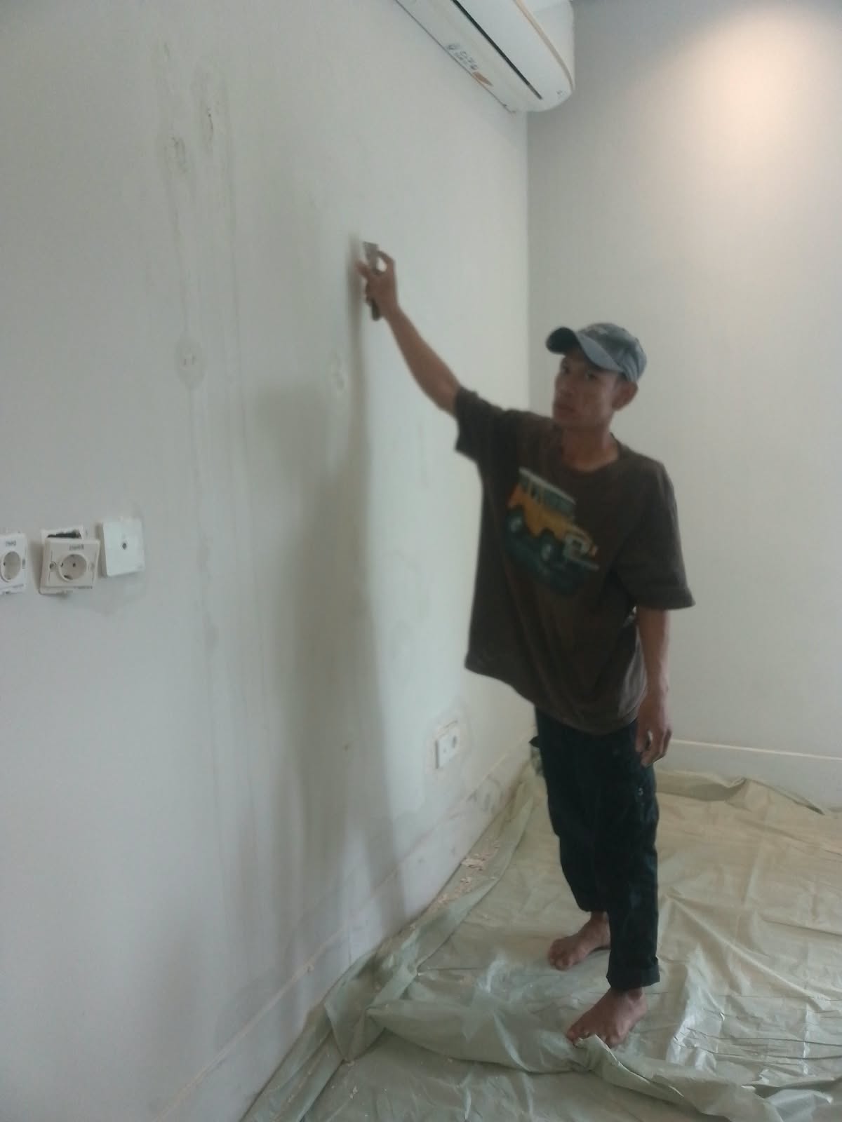Dokumentasi perbaikan kebocoran dinding kamar menggunakan metode injeksi beton PU di Kelapa Gading
