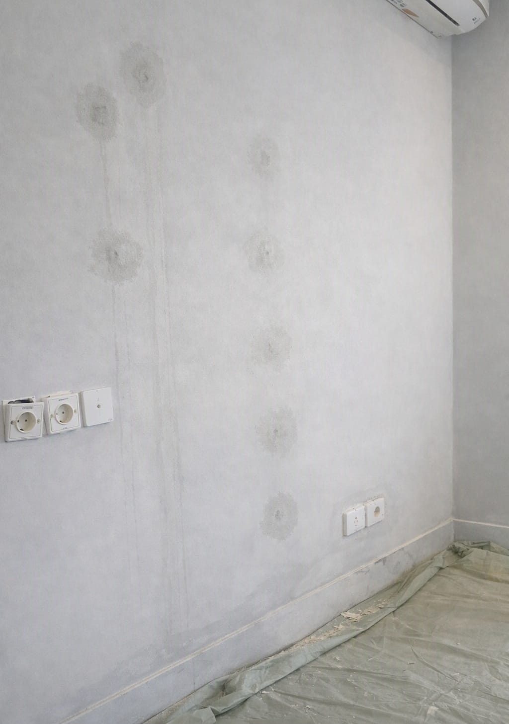 Hasil dokumentasi pekerjaan injeksi beton pada dinding kamar rumah pribadi di Jakarta Utara