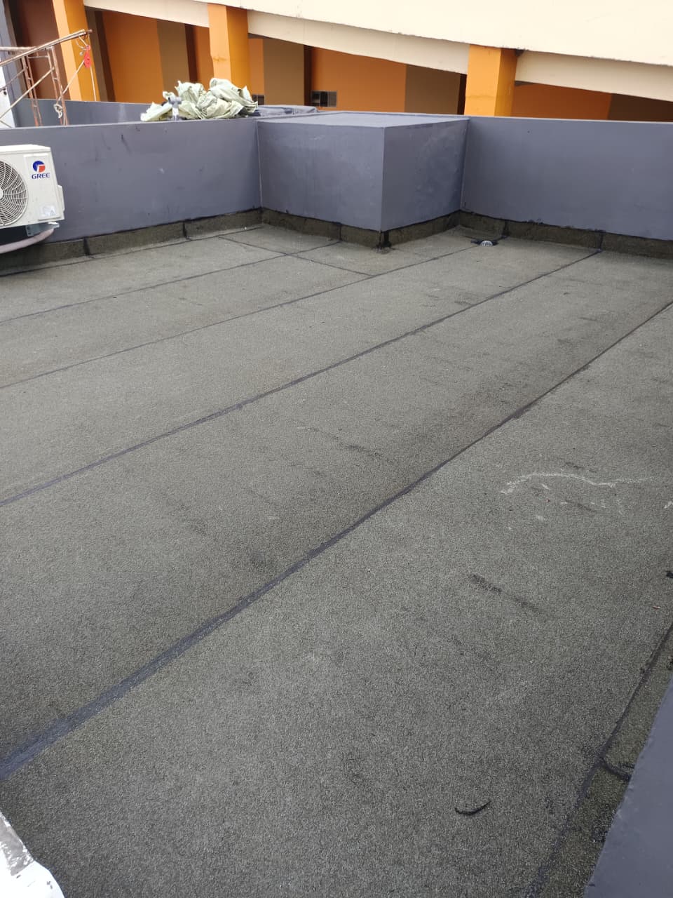 Pekerjaan waterproofing dak menggunakan membran bakar Granule di Gedung Pasar Tanah Abang Jakarta Pusat